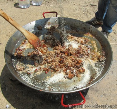 Paella campestre de peix i carn